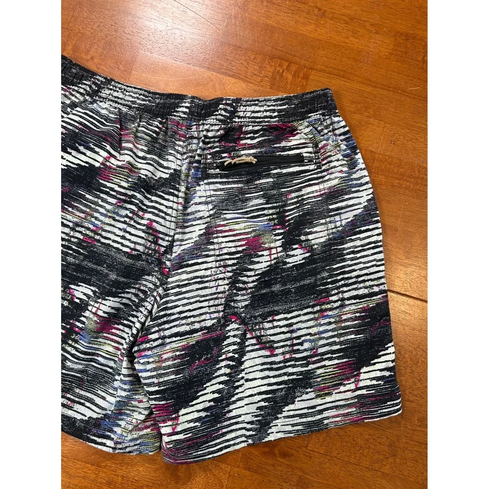 The North Face Shorts Mens Medium Black Abstract FlashDry Activewear Running